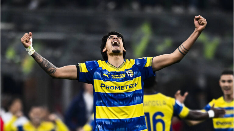 Enttäuschte Spieler des AC Milan nach der Heimniederlage gegen Parma Calcio im San Siro