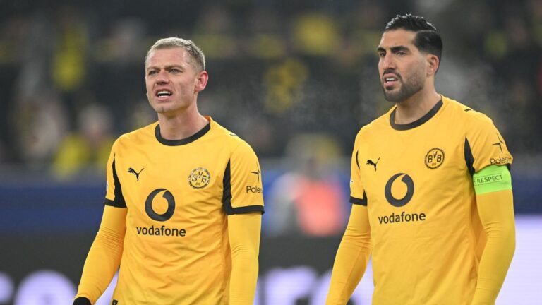 BVB-Geschäftsführer Carsten Cramer spricht bei einer Veranstaltung am Mikrofon