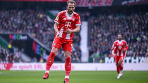Harry Kane jubelt im Bayern-Trikot nach seinem 500. Karrieretor gegen Werder Bremen