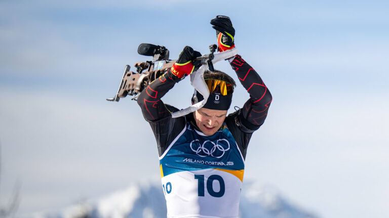 Deutsche Biathlon-Staffel der Männer beim Schießen am Schießstand in Antholz