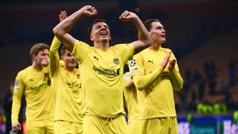 Jubelnde Spieler von Bodö/Glimt feiern den Sieg gegen Inter Mailand im San Siro