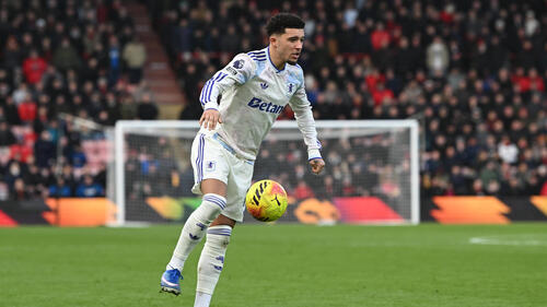 Jadon Sancho im Trikot von Borussia Dortmund während eines Spiels