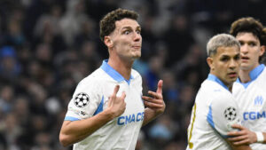 Benjamin Pavard im Trikot der französischen Nationalmannschaft am Ball