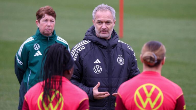 Spielerinnen der DFB-Frauen Nationalmannschaft beim Training für die WM-Qualifikation