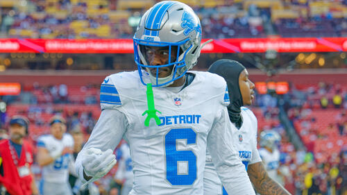 Terrion Arnold im Trikot der Detroit Lions auf dem Spielfeld
