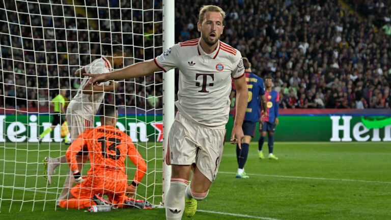 Harry Kane im Trikot des FC Bayern München fokussiert auf dem Spielfeld