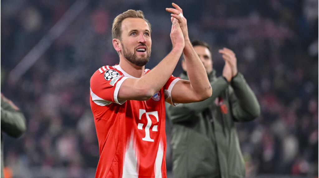 Harry Kane vom FC Bayern München jubelt nach einem Torerfolg im Trikot des Rekordmeisters