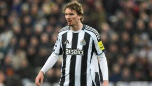 Nick Woltemade im Trikot von Newcastle United während eines Spiels in der Premier League