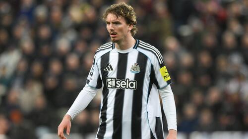 Nick Woltemade im Trikot von Newcastle United während eines Spiels in der Premier League