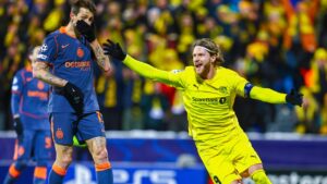 Enttäuschte Spieler von Inter Mailand und Juventus Turin nach Niederlagen in der Champions League