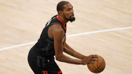 Kevin Durant im Trikot des Team USA beim Sprungwurf während eines olympischen Basketballspiels