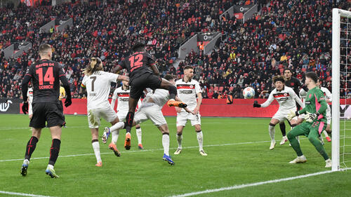 Patrik Schick von Bayer Leverkusen jubelt nach seinem Kopfballtor gegen St. Pauli