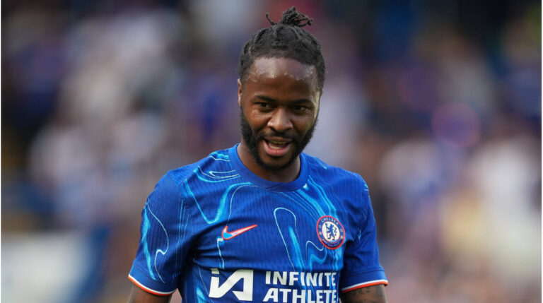 Raheem Sterling im Trikot, bereit für seinen neuen Verein Feyenoord Rotterdam