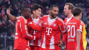 Nicolas Jackson im Trikot des FC Bayern München während eines Spiels