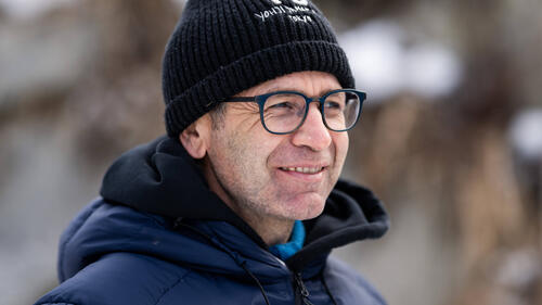 Ole Einar Björndalen gibt ein Interview am Rande der Biathlon-Wettbewerbe in Antholz