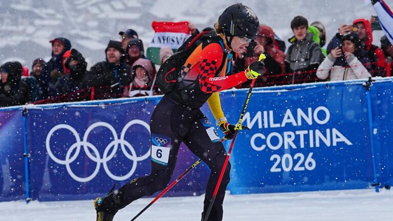 Tatjana Paller in Aktion beim Aufstieg im olympischen Skibergsteigen-Wettbewerb