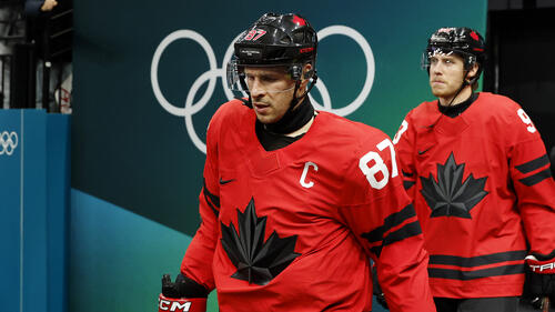 Sidney Crosby im Trikot der kanadischen Nationalmannschaft auf dem Eis