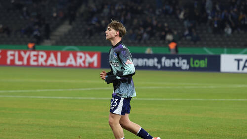 Kennet Eichhorn von Hertha BSC am Ball während eines Zweitliga-Spiels