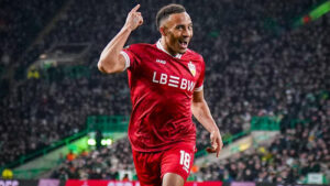 Jamie Leweling vom VfB Stuttgart jubelt nach dem Sieg gegen Celtic Glasgow