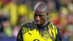 Serhou Guirassy jubelt im Trikot von Borussia Dortmund nach einem Torerfolg