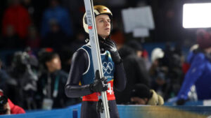 Werner Schuster analysiert als TV-Experte das Geschehen an der Skisprungschanze