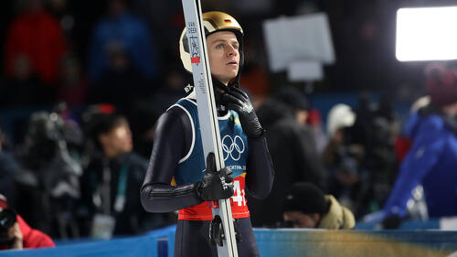 Werner Schuster analysiert als TV-Experte das Geschehen an der Skisprungschanze