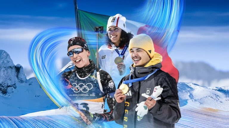 Olympische Ringe im Schnee vor dem Bergpanorama der Dolomiten bei den Winterspielen 2026