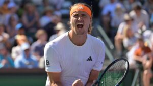 Alexander Zverev schlägt beim Tennis-Turnier in Indian Wells eine Vorhand
