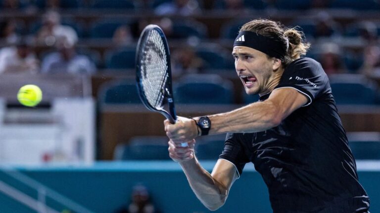 Alexander Zverev jubelt beim ATP-Masters in Miami entschlossen auf dem Tennisplatz