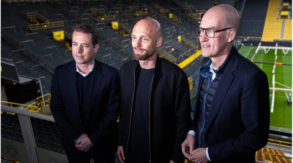 Ole Book lächelt bei seiner offiziellen Vorstellung als neuer Sportdirektor von Borussia Dortmund