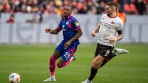 Spieler von Bayer Leverkusen zeigen sich enttäuscht nach dem Unentschieden gegen Mainz 05