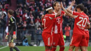 Serge Gnabry vom FC Bayern München jubelt über sein Tor beim 4:0-Sieg gegen Union Berlin in der Bundesliga.