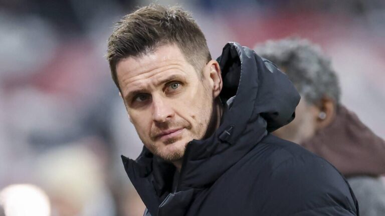 Ein ernster Sebastian Kehl im Stadion von Borussia Dortmund