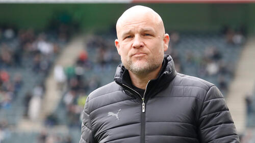Sportgeschäftsführer Rouven Schröder von Borussia Mönchengladbach am Spielfeldrand