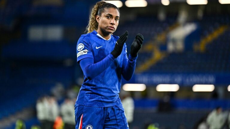 Catarina Macario im Trikot der US-Nationalmannschaft jubelt auf dem Spielfeld