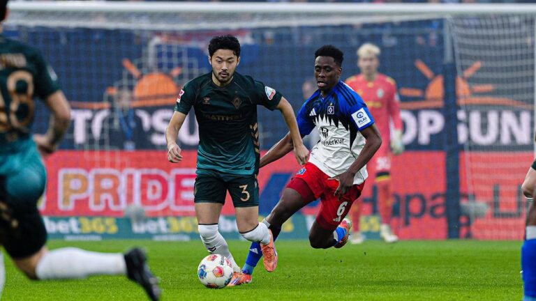 Spielszene aus einem Nordderby zwischen Werder Bremen und dem Hamburger SV im Stadion