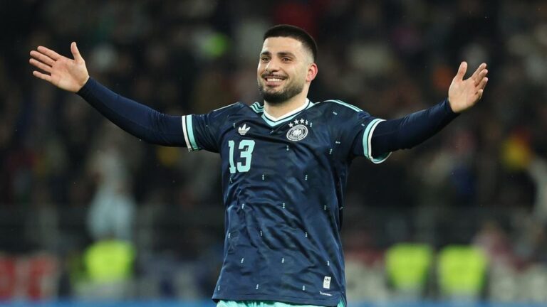 Deniz Undav bejubelt seinen späten 2:1-Siegtreffer für das DFB-Team im Länderspiel gegen Ghana in Stuttgart.