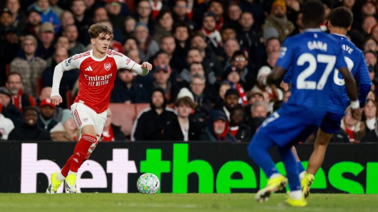 Der 16-jährige Max Dowman bejubelt sein historisches Rekordtor für den FC Arsenal in der Premier League.