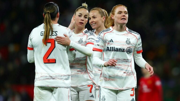 Giulia Gwinn im Trikot der FC Bayern Frauen fokussiert auf dem Spielfeld