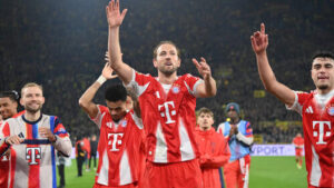 Harry Kane im Trikot des FC Bayern München jubelt über ein Tor