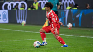Maycon Cardozo im Trikot des FC Bayern München während seines Bundesliga-Debüts in der Allianz Arena