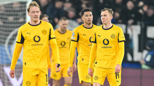 Jubelnde Spieler des FC Bayern München im Stadion von Atalanta Bergamo