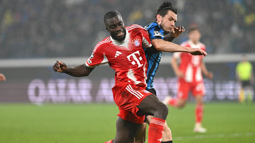 Spieler des FC Bayern München bejubeln ein Tor in der Champions League