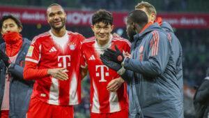 Min-jae Kim im Trikot des FC Bayern München auf dem Spielfeld