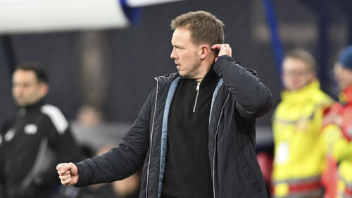 Julian Nagelsmann nachdenklich als Bundestrainer am Spielfeldrand