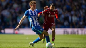 Enttäuschter Florian Wirtz im Trikot des FC Liverpool auf dem Spielfeld