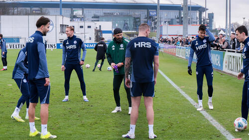 FC Schalke 04 Spieler beim Training vor Alpenpanorama im Stubaital