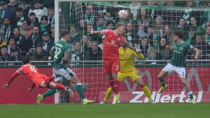 Jubelnde Spieler des FSV Mainz 05 nach einem Tor im Auswärtsspiel der Bundesliga gegen Werder Bremen