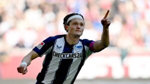 Fabian Reese von Hertha BSC bejubelt eines seiner beiden Tore beim Auswärtssieg gegen Fortuna Düsseldorf.