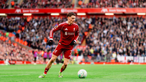 Florian Wirtz im Trikot des FC Liverpool mit enttäuschtem Gesichtsausdruck